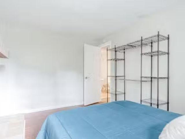 Belvedere Park Home, a 5 minute walk to bus 115 id. 91