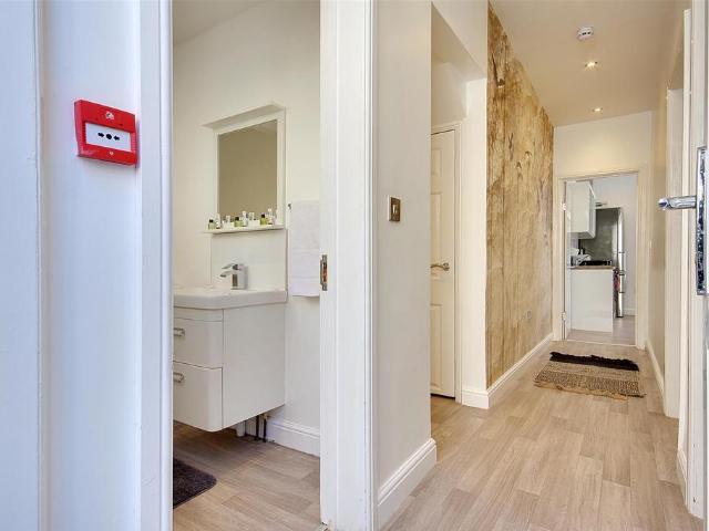Belvedere Road, Bournemouth 2 bed apartment to rent £1,550 pcm £358 pw