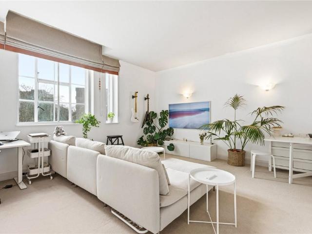Belvedere Road, London, SE1 1 bed apartment to rent £3,000 pcm £692 pw