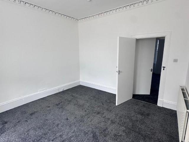 Belville Street, East, Greenock, PA15 2 bed flat to rent £625 pcm £144 pw
