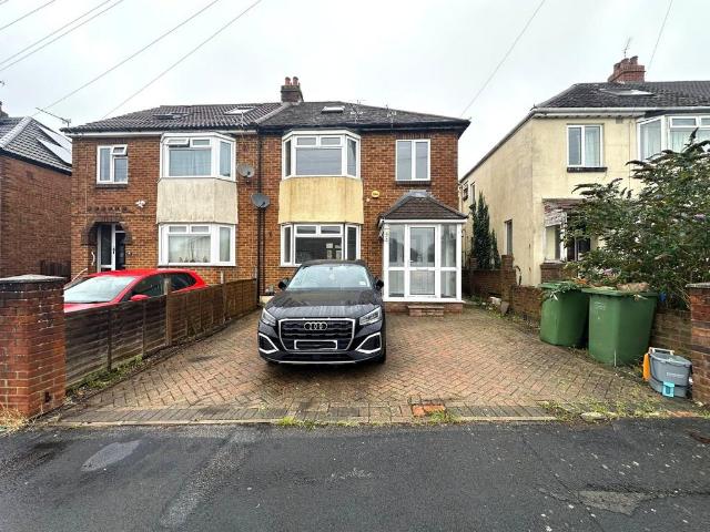 Belvoir Close, Fareham PO16 3 bed semi detached house to rent £1,450 pcm £335 pw