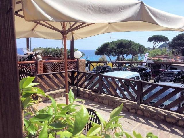 Bel complesso immobiliare suddiviso in cinque appartamenti a. 270m² Marciana