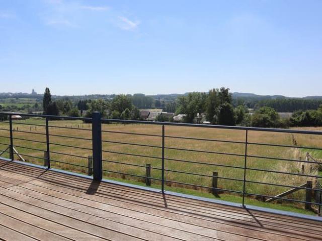 Bel appart. 2 ch grande terrasse, parking ext. Vue dégagée