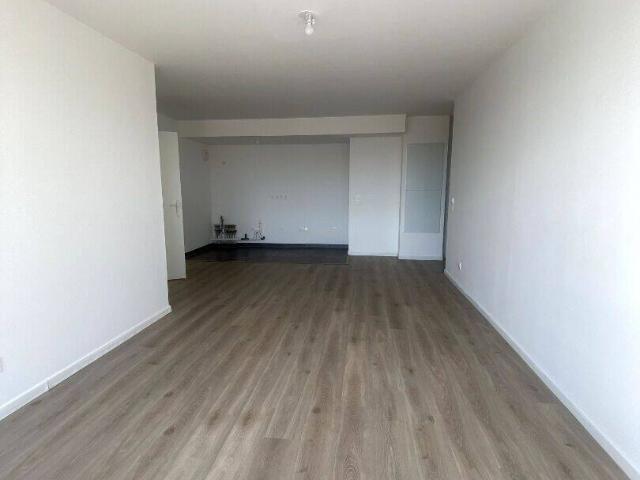 BEL APPARTEMENT 3 PIÈCES DANS UNE RÉSIDENCE RÉCENTE LE BLANC