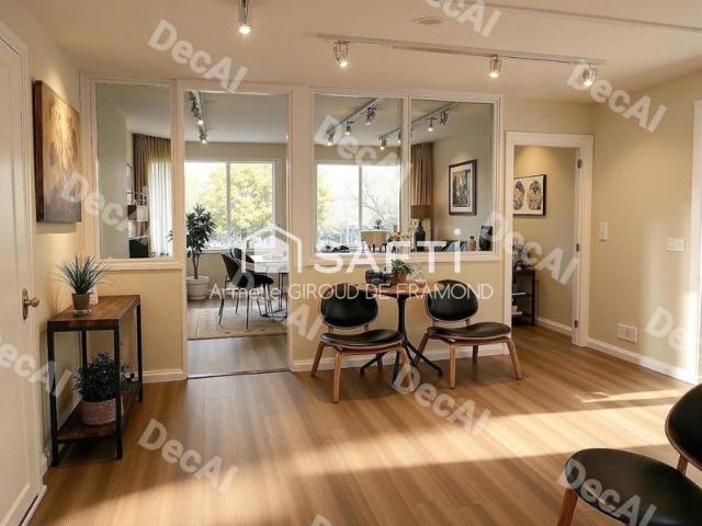 Bel appartement 100 m2 sans vis à vis au RDC, 4 pièces avec grand parc arboré privé et tennis. Une cave et un garage complètent ce bien