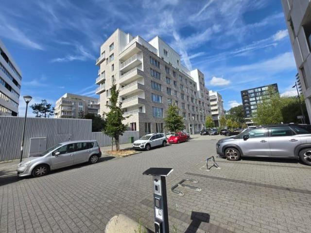 BEL APPARTEMENT 1 CHAMBRE AVEC AGREABLE TERRASSE+ CAVE+ EM