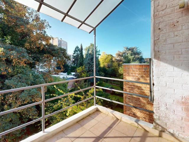 BEL APPARTEMENT 1 CHAMBRE +/ 82M2 PAS DE CHARGES COMMUNES