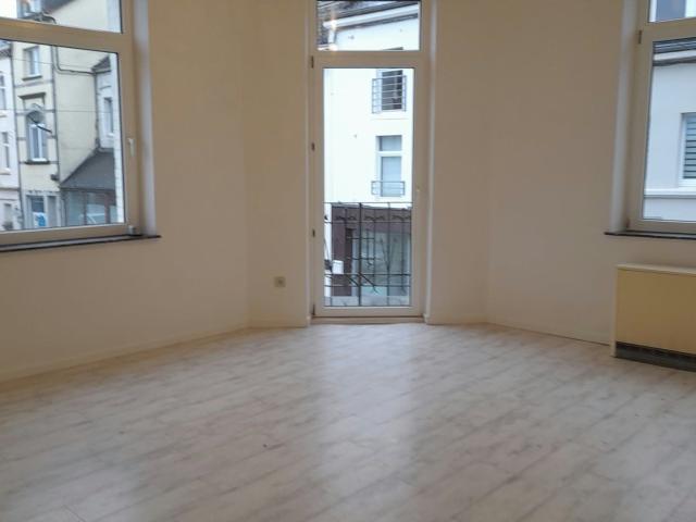 Bel appartement 1er étage 0470/82 52 85