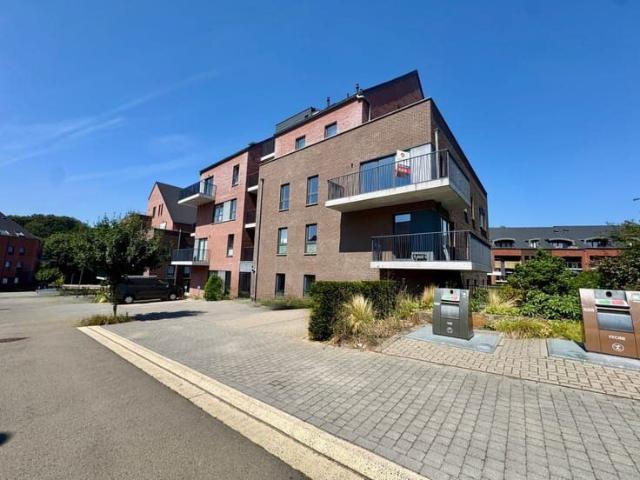 Bel appartement 2 ch avec terrasse et parking à Wavre