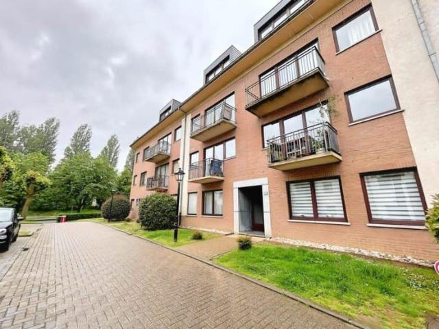 BEL APPARTEMENT 2 CHAMBRES AVEC JARDIN ET PARKING A LOUER