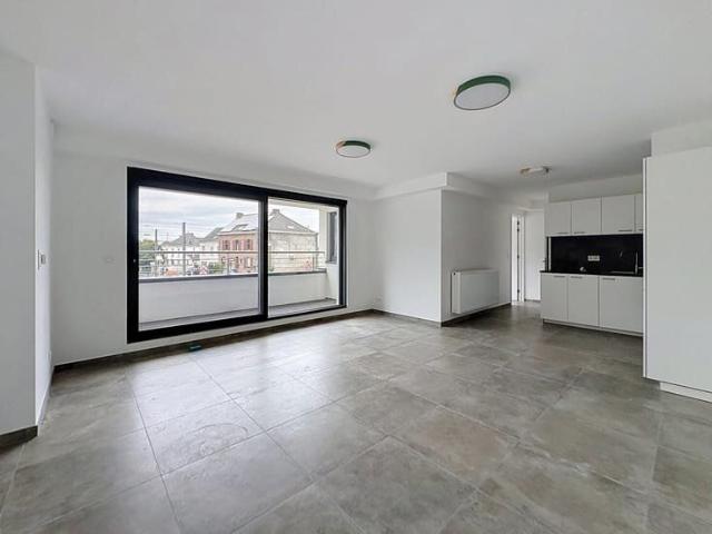 Bel appartement 2 chambres avec terrasse en face de la gare