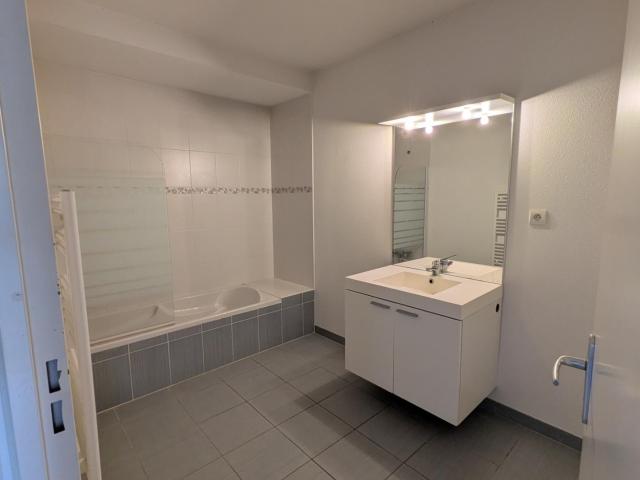 BEL APPARTEMENT 2 CHBRES CENTRE VILLE DES HERBIERS !