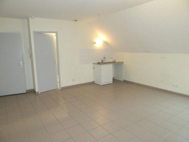 Bel appartement 2 pièces au 1er étage avec terrain commun