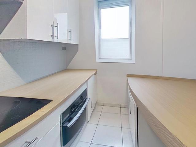Bel appartement 2 pièces avec balcon et parking à Cergy