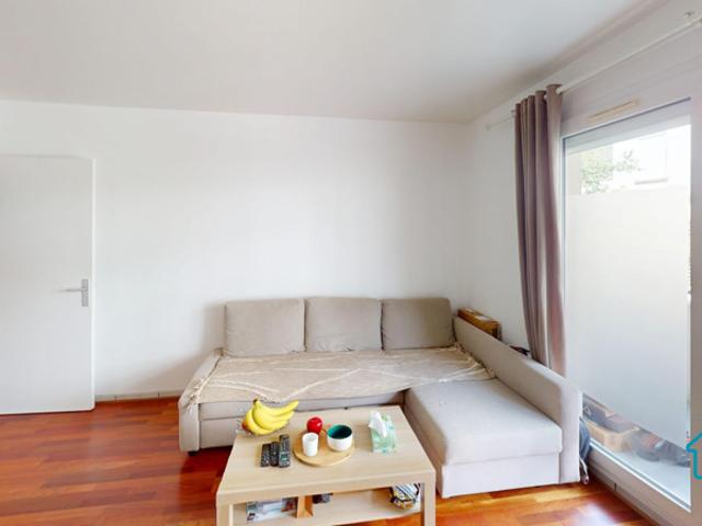 bel appartement 2 pièces avec balcon et place de parking