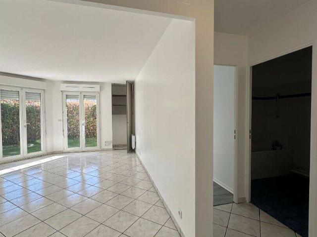 Bel appartement 2 pièces de 57.48 m² au rez de chaussée avec un
