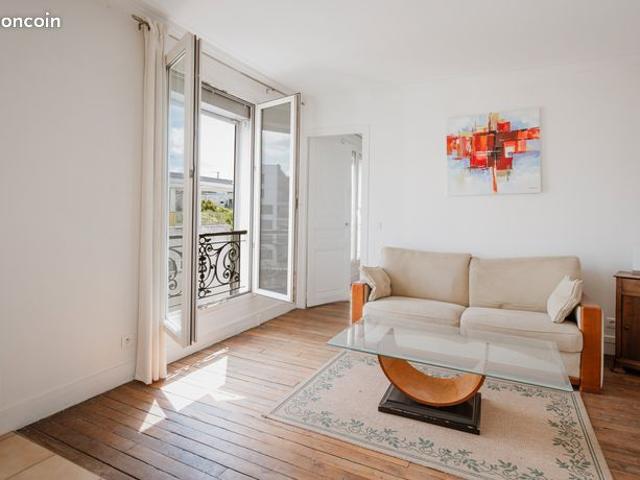 Bel appartement 2 pièces Lumineux et calme Absence de vis à vis Bien agencé