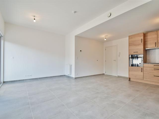 Bel appartement 2ch avec cave et parking!