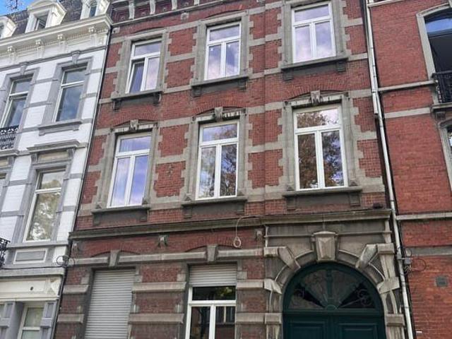 Bel appartement 2ch rénové au 1er étage d’un hôtel de Maître