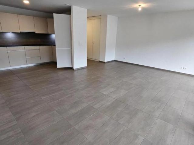 Bel appartement contemporain de 3.5 pièces avec balcon