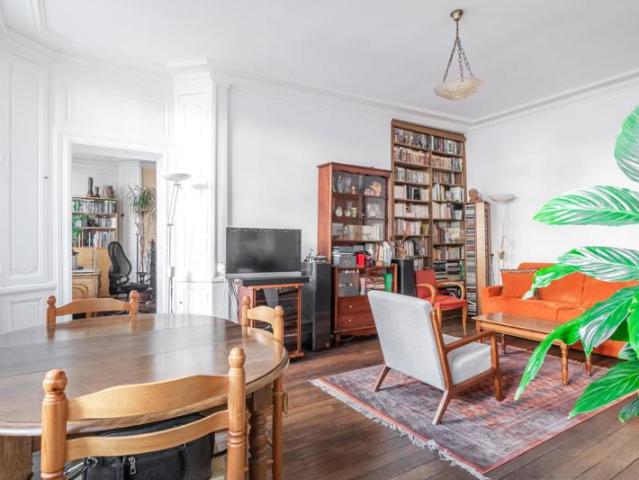 Bel appartement ancien, central et au calme