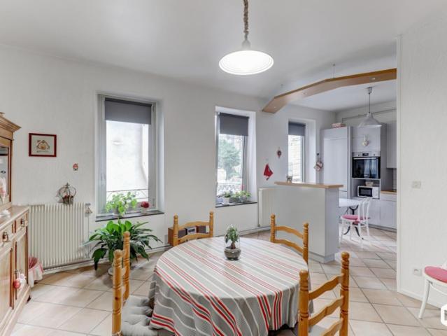 Bel appartement ancien de 138m2 au coeur de Royat avec balco