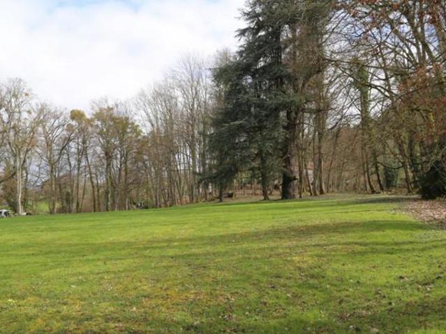 Bel appartement atypique à vendre dans un château ISMH du XVIIème