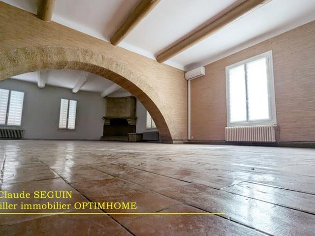 Magnifique appartement T4 atypique de 140 m² situé en cœur de ville de Salon de Provence