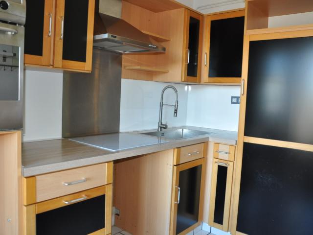 Bel appartement au 3 éme étage avec 3 chambres, cuisine équipée et balcon