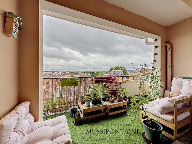 Bel appartement au dernier étage avec terrasse et vue panoramique sur nancy