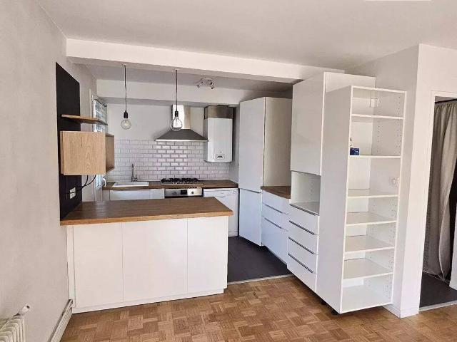 BEL APPARTEMENT AVEC GRANDE TERRASSE ET PARKING