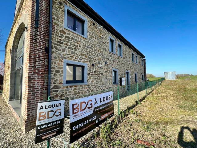 Bel appartement avec jardin et vaste parking à 7941 Attre • Loyer: 695 €