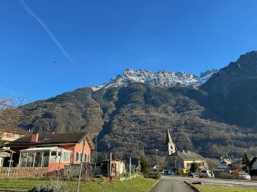BEL APPARTEMENT D'ANGLE EN ATTIQUE AU CENTRE DU VILLAGE D'EVIONNAZ