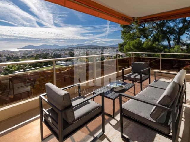 Bel appartement d'angle entièrement rénové 111m² Cannes