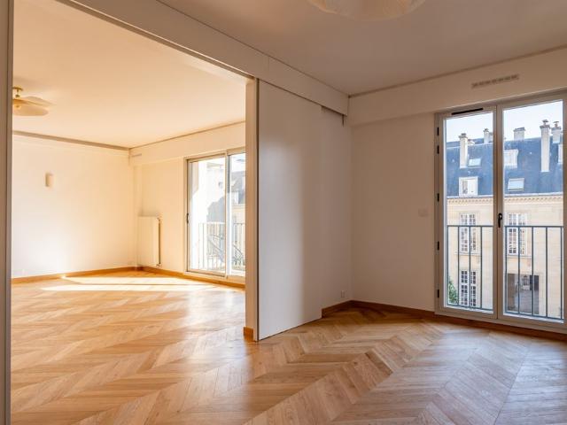 Bel appartement dans une résidence avec jardins dans le Marais