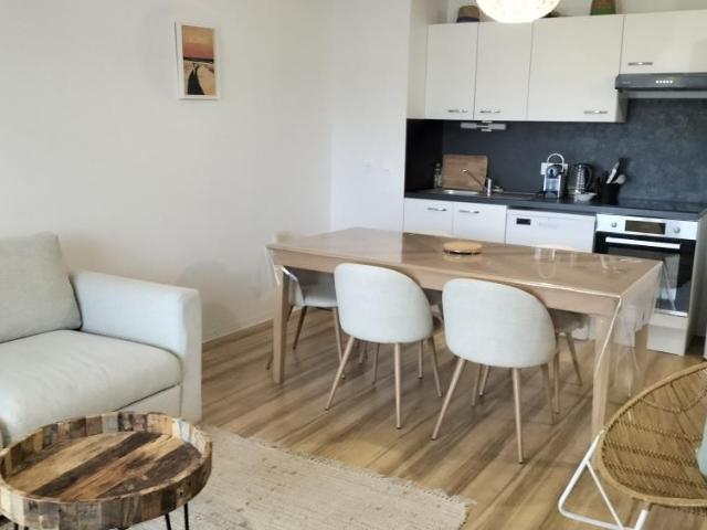 Bel appartement dans une résidence récente proche de la plag. 62m² Lacanau