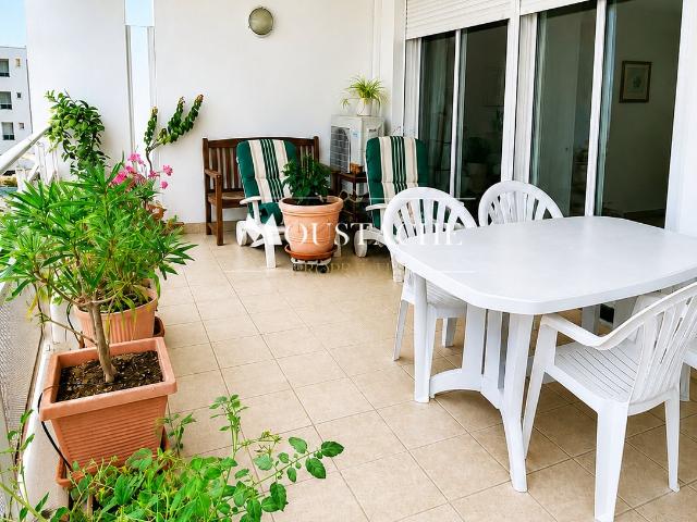 BEL APPARTEMENT DANS RÉSIDENCE SÉCURISÉE TERRASSE EN COEUR DE VILLE
