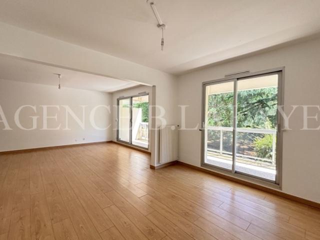 BEL APPARTEMENT DANS RÉSIDENCE SÉCURISÉE