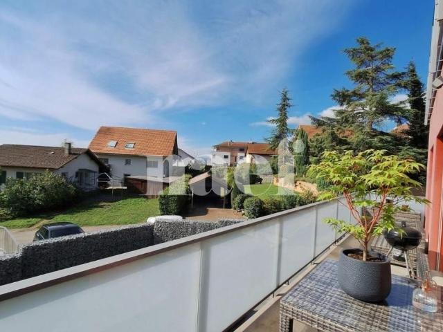 Bel appartement de 3.5 pièces au 1er étage avec grand.