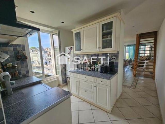 Bel appartement de 3 chambres situé en hypercentre avec vue imprenable sur la meuse
