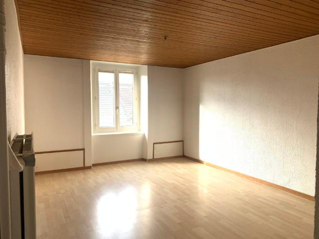 Bel appartement de 3 pièces situé au 4ème étage avec ascenseur