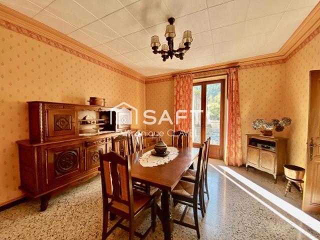 Bel appartement de 128m2 avec balcons dans un Immeuble Bourgeois