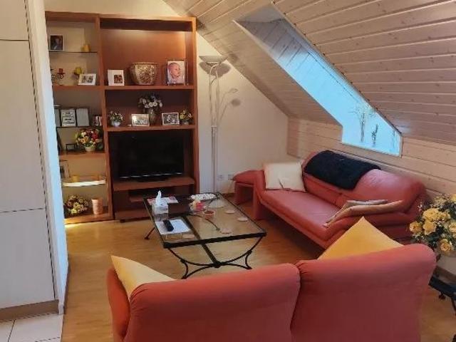 Bel appartement de 1,5 pièce dans les combles 56 m2