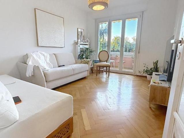 Bel appartement de 2.5 pièces au 4ème étage