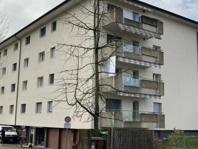 Bel appartement de 2,5 pièces situé dans un cadre de verdure