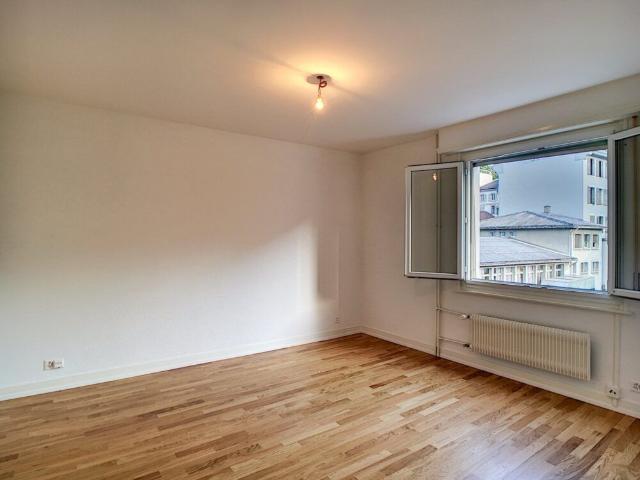 Bel appartement de 2 pièces au 2ème étage d’environ 54m2