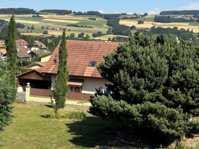 Bel appartement de 4 pièces à la campagne, avec terrasse et coin jardin
