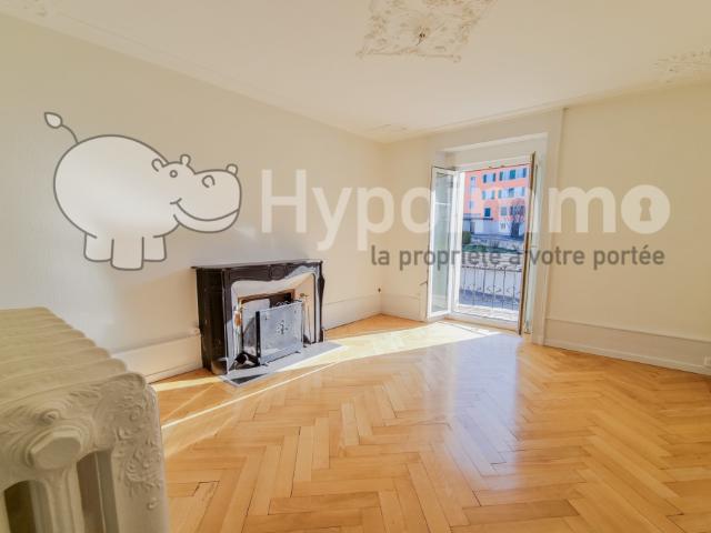 Bel appartement de 4 pièces au 1er étage avec garage