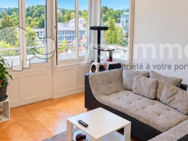 Bel appartement de 4 pièces avec balcon