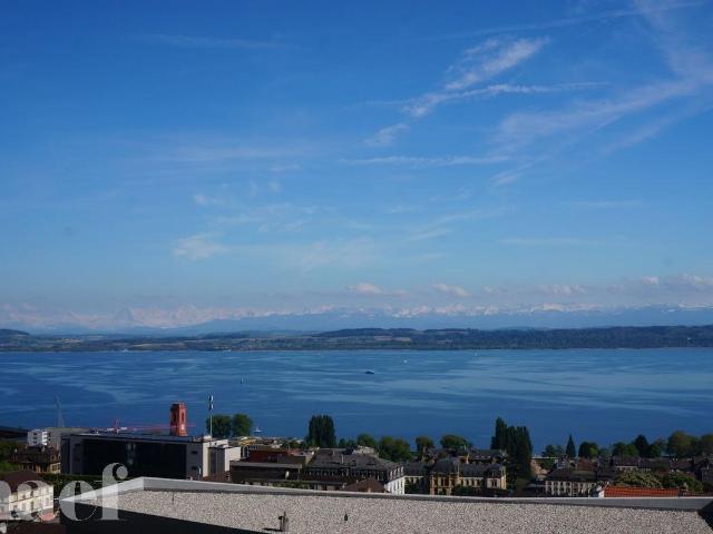 Bel appartement de 4 pièces avec balcon à Neuchâtel